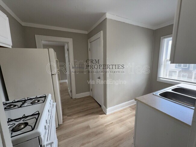 Foto del edificio - 301 N Temple Ave