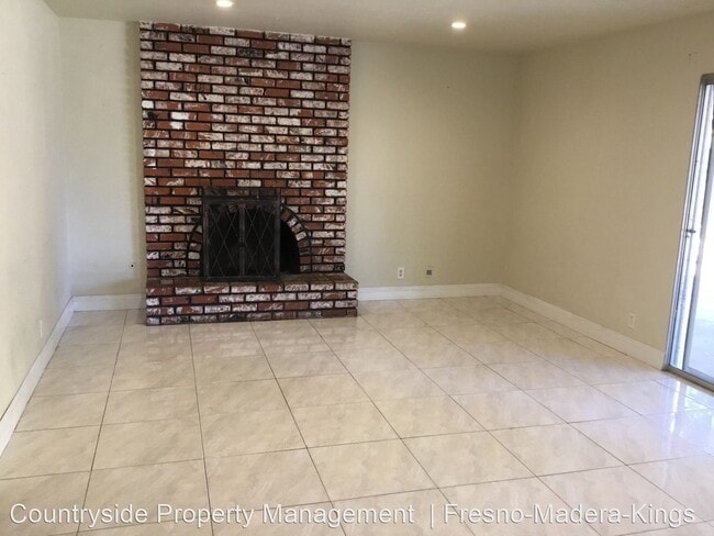 Building Photo - 3 br, 2 bath House - 5269 E. Washington Av...