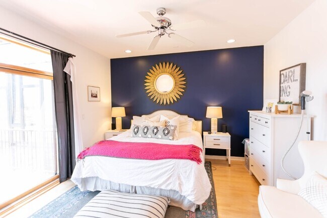 Building Photo - Bucktown Condo Living for Rent