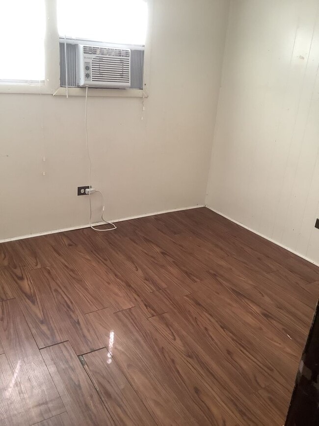 Building Photo - Two Bedroom One Bath Manufactured Home