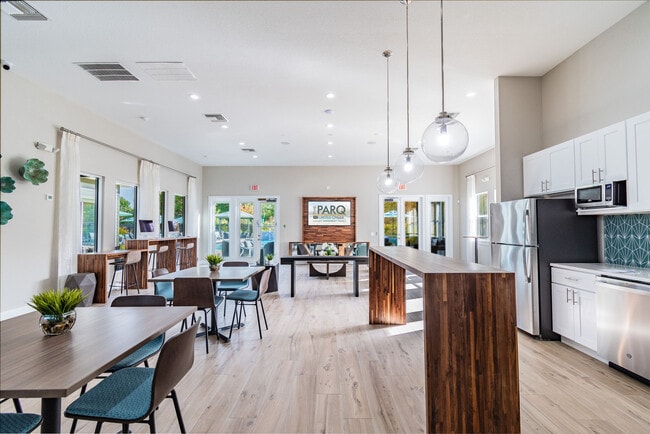 Building Photo - THE PARQ AT CROSS CREEK