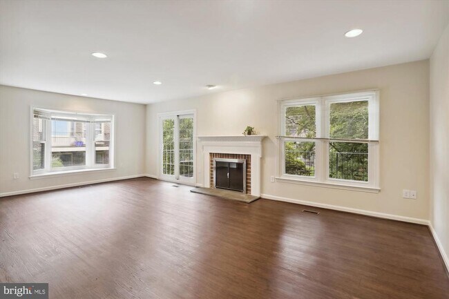 Foto del edificio - 7561 Heatherton Ln