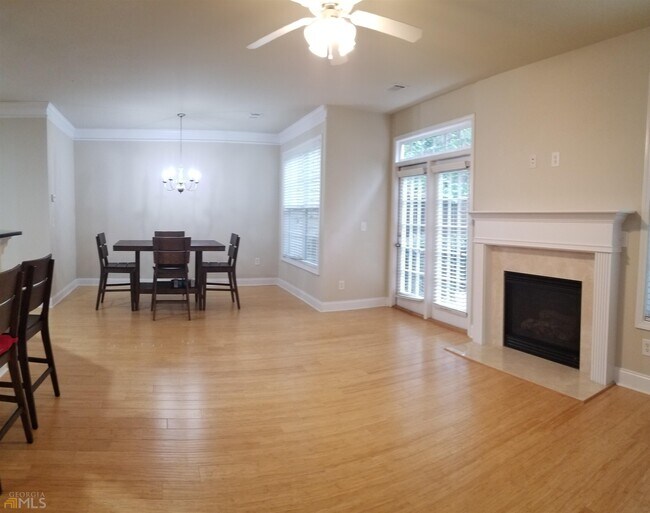 Building Photo - 2440 Strand Ave