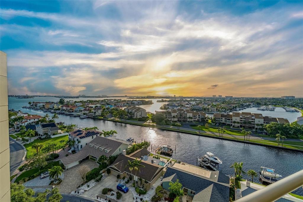 Primary Photo - 5950 Pelican Bay Plaza S