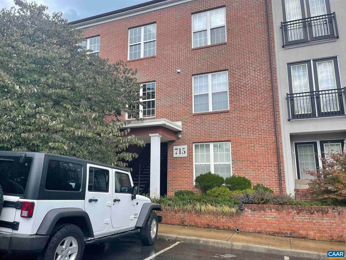 715 Walker Square Unit 1b, Charlottesville, VA 22903 Condo for Rent