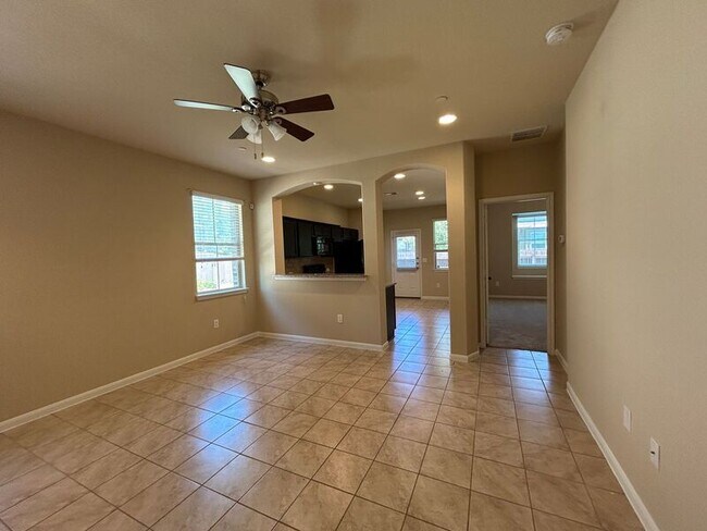 Building Photo - 2880 Donnell Dr