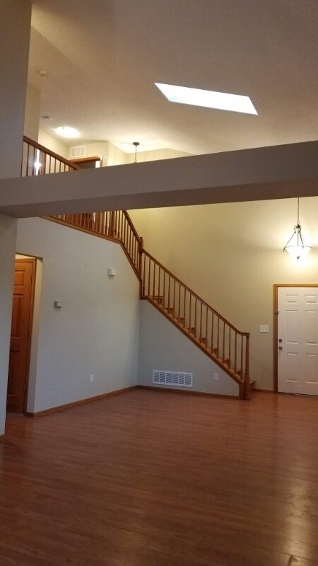 Building Photo - 8743 S Redwing Ave