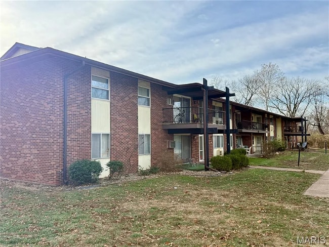 Building Photo - 7601 Hazelcrest Dr