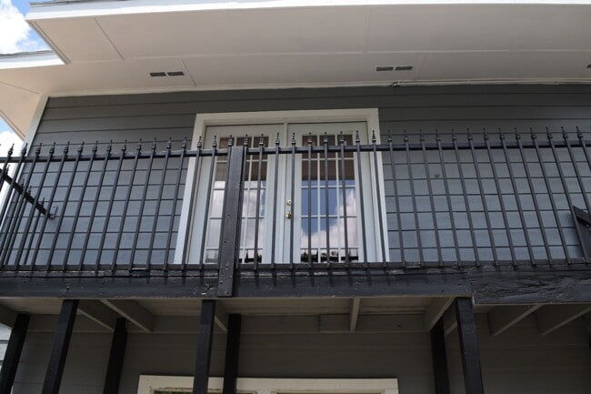 Foto del edificio - 7715 Glover St