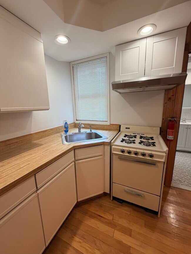 Foto del edificio - 44 W 7th St