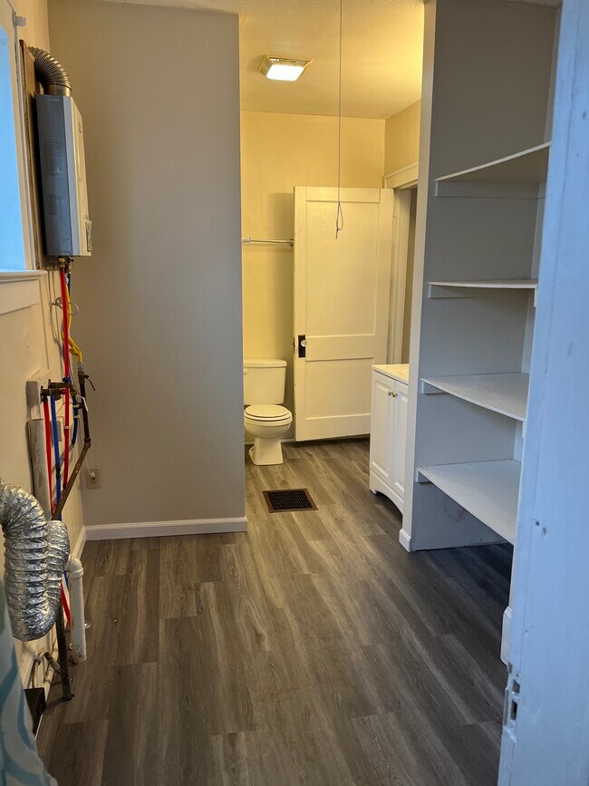 Bathroom/ Laundry - 506 N Cochran Ave