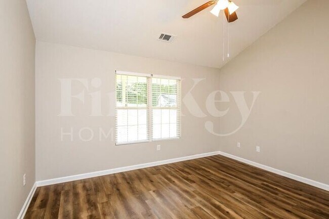 Foto del edificio - 294 Cedar Springs Ln