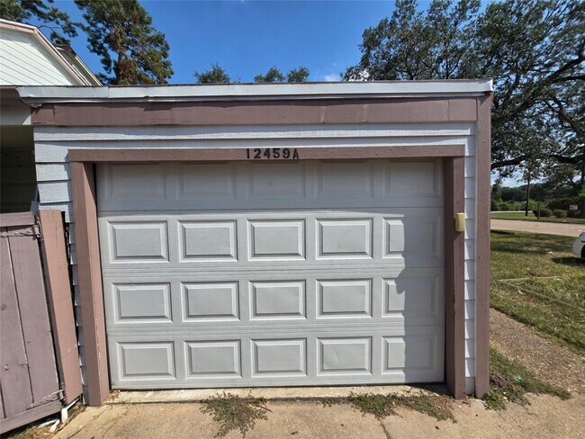 Building Photo - 12459 W Village Dr