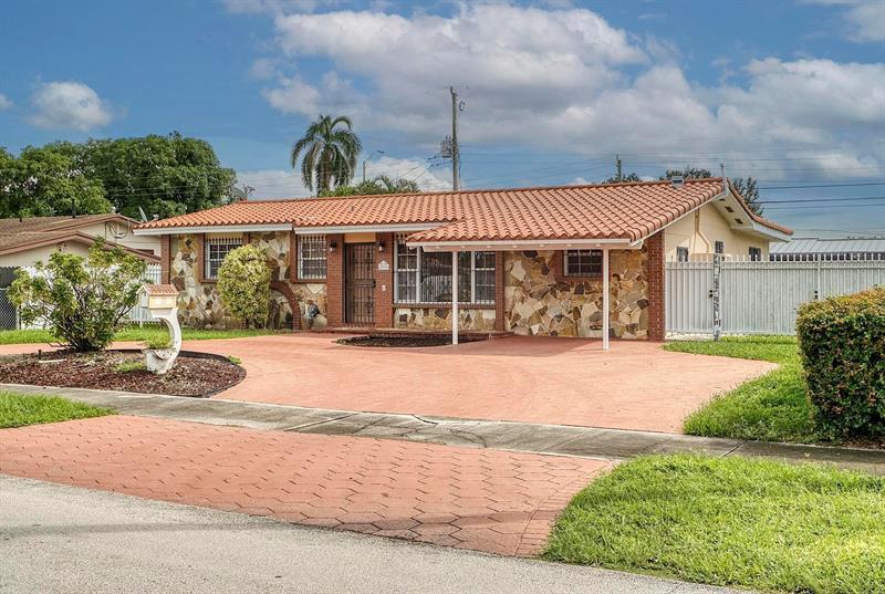 Foto principal - 1030 W 53rd Terrace