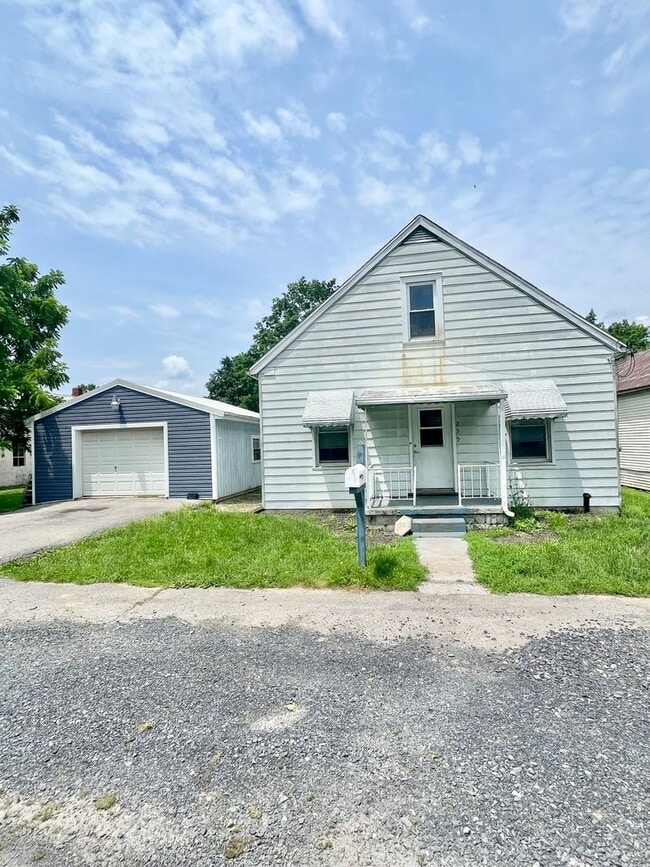 Building Photo - 3 Bedroom, 2 Bathroom Single Family Home