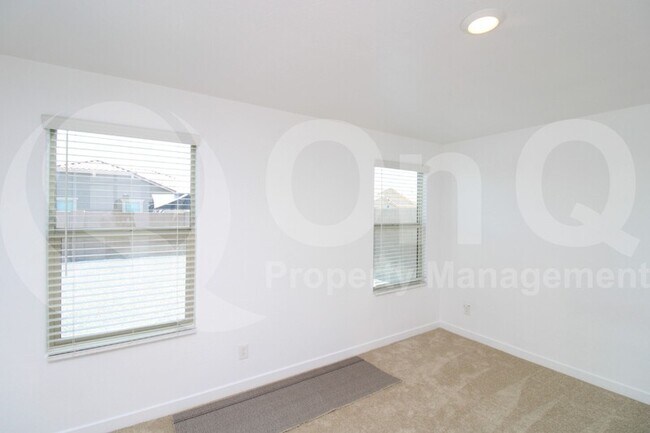 Foto del edificio - 16563 W Charlotte Dr