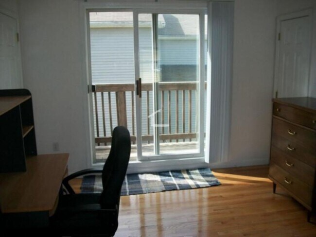 Building Photo - 254 Allston St