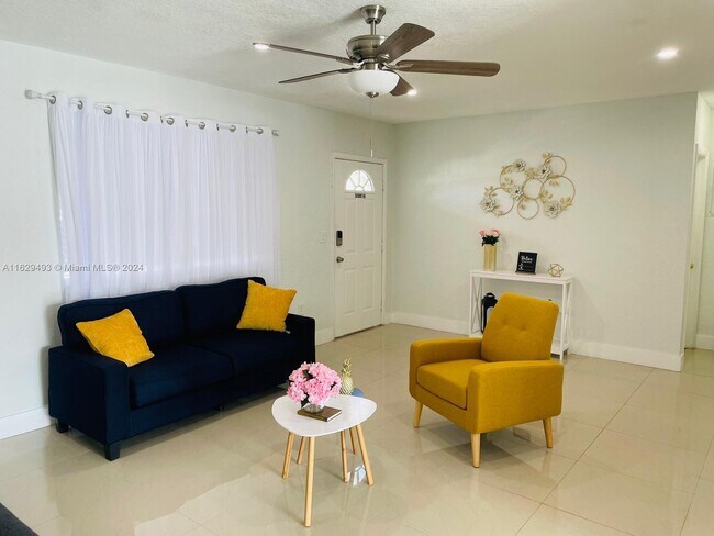 Foto del edificio - 7904 Miramar Pkwy
