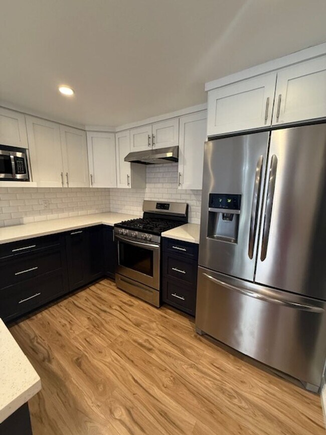 Foto del edificio - Beautiful remodeled townhome