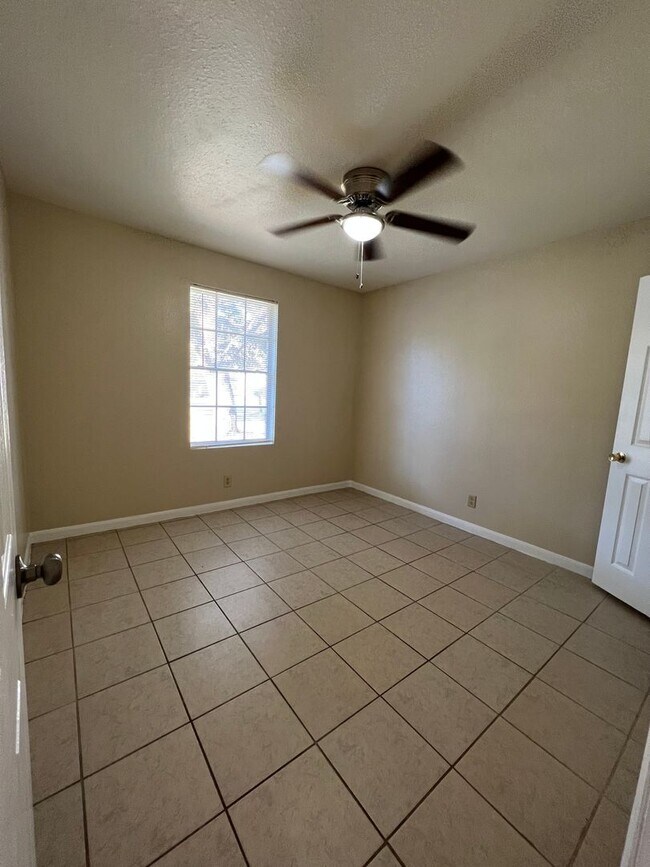 Foto del edificio - Newly refreshed 2BD/2BA duplex in Eagle Lake, TX.