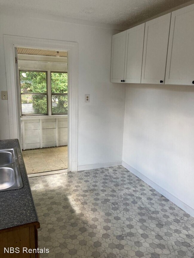 Building Photo - 3 br, 1 bath House - 212 kemper Road