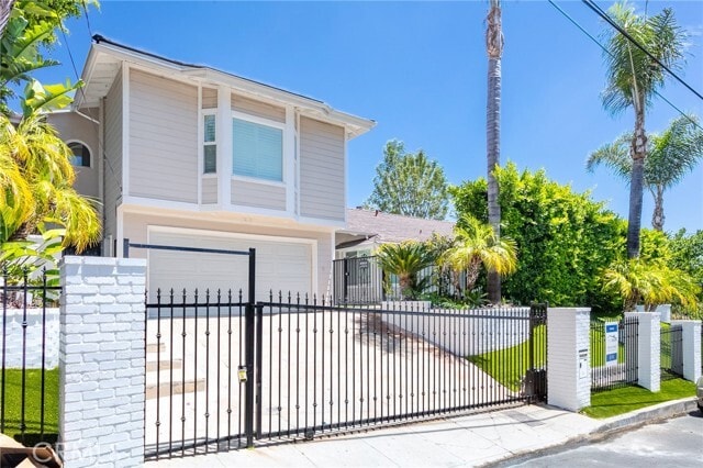 Building Photo - 16973 Strawberry Dr