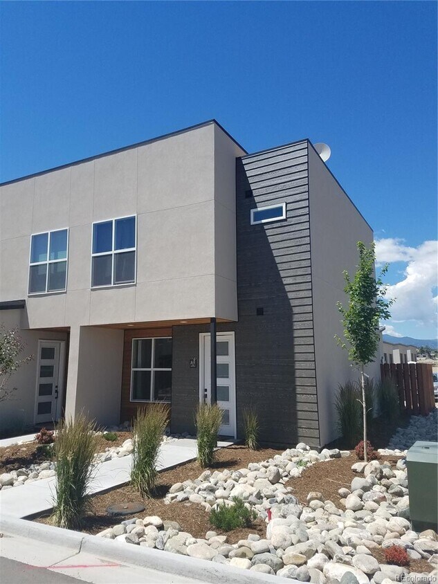 Primary Photo - 1002 Dezi Dr