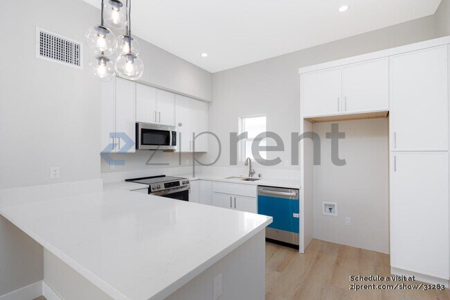 Building Photo - 2087 S El Camino Real