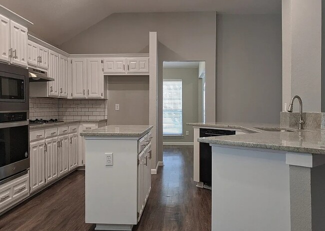 Building Photo - 3117 Cactus Dr