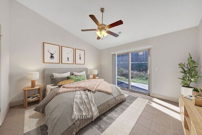 Foto del edificio - Suncrest Village 2BR/1 Bath One Level with Attached Garage
