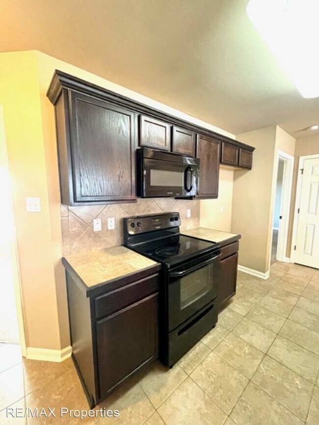 Building Photo - 3 br, 2 bath House - 42114 N. City Parc Dr.