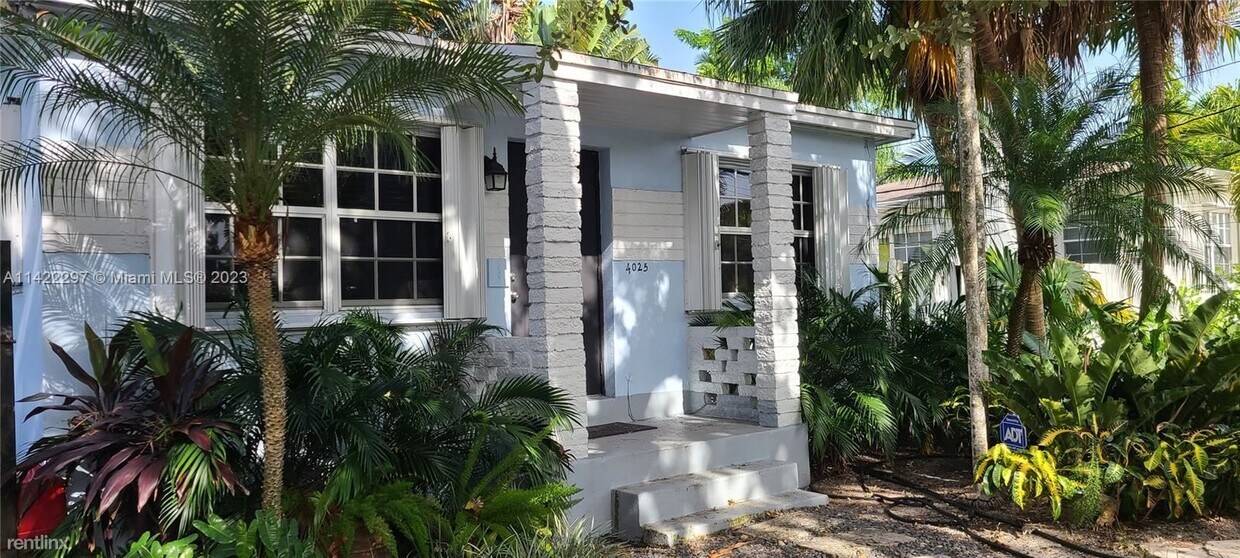 Foto principal - 2 br, 1 bath House - 4025 SW 62nd Ct