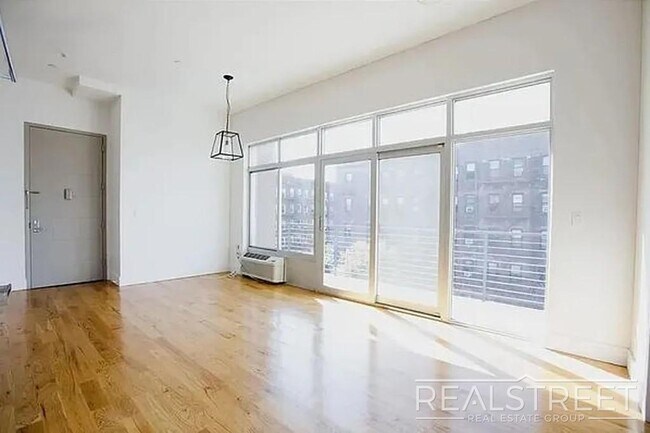 Foto del edificio - Winthrop St
