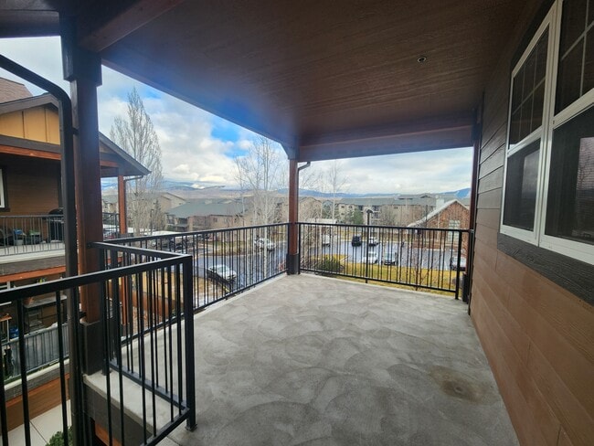 Balcón - 4100 Mullan Rd