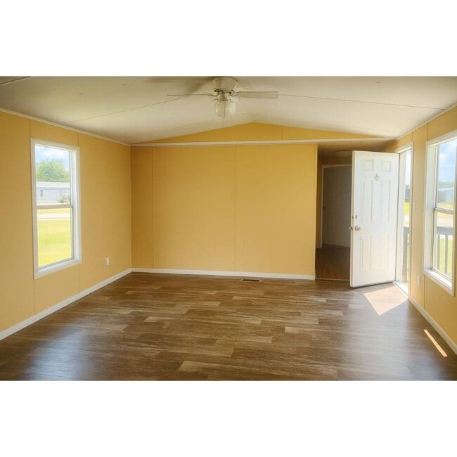 Building Photo - 1512 Thomas Dr