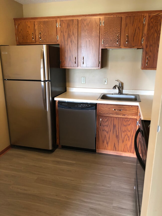 Building Photo - 5697 Green Circle Dr