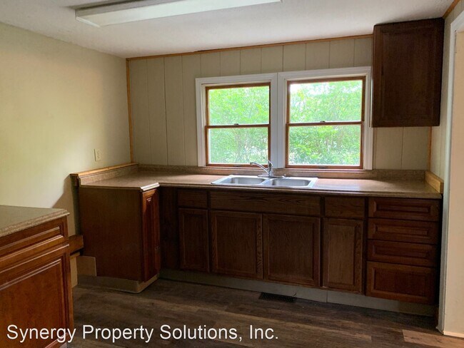 Building Photo - 2 br, 1 bath House - 1017-1/2 S. Main St. ...