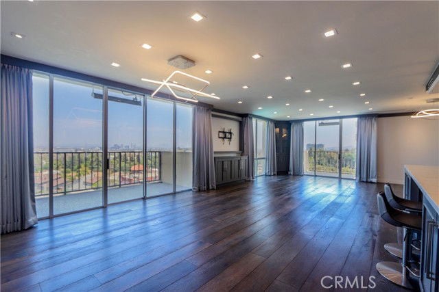 Building Photo - 2160 Century Pk E