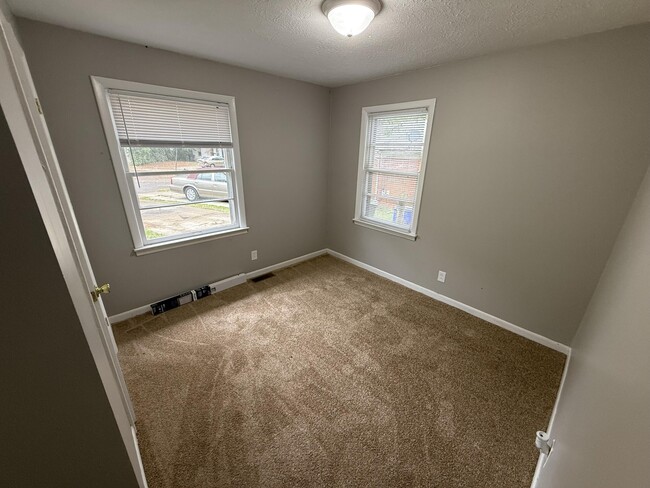 Foto del edificio - 134 Halls Ln
