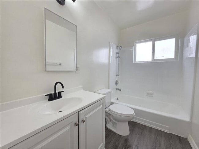 Building Photo - 439 S Catalina St