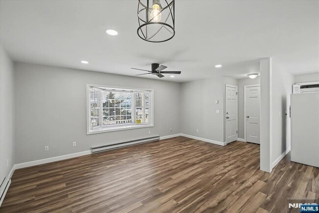 Foto del edificio - 85 Sheridan Ave