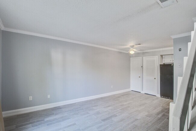 Foto del edificio - 2494 Etiwan Ave