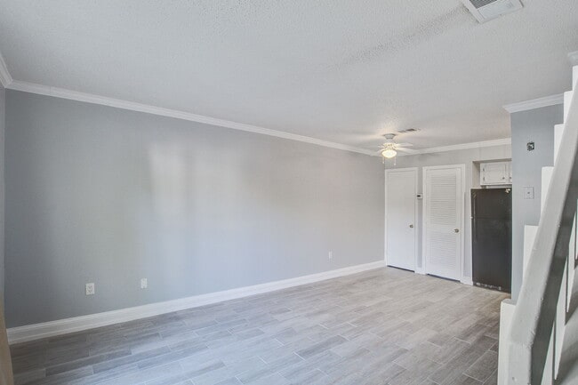 Building Photo - 2494 Etiwan Ave
