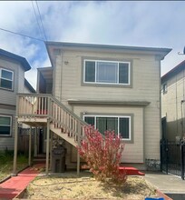 Building Photo - 725 44th St
