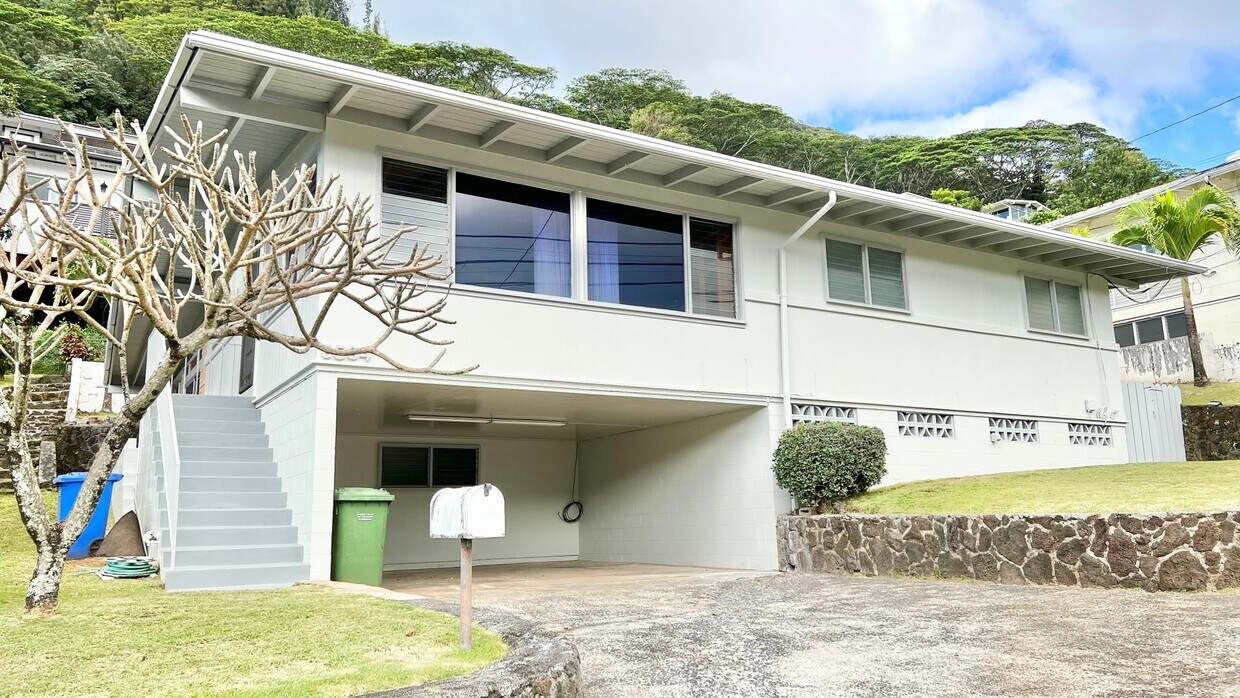 Primary Photo - DESIRABLE MANOA VALLEY HOME W/ LARGE BONUS...