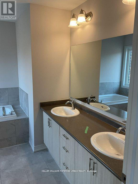 Building Photo - 48 Blackburn St