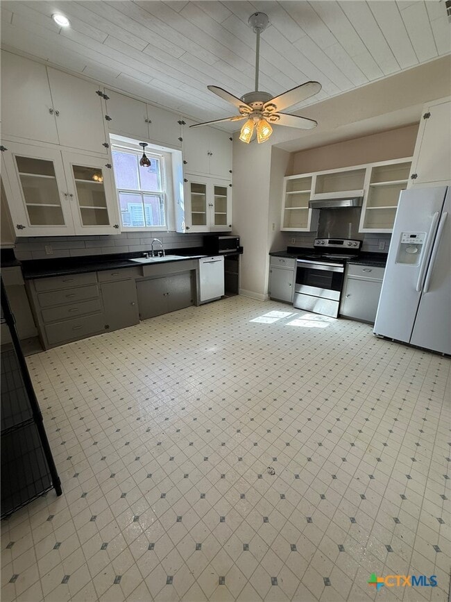 Foto del edificio - 619 E Donegan St