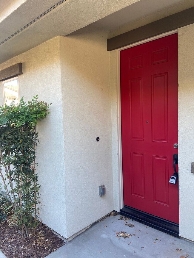 Building Photo - El Dorado Hills Gated Blackstone Community...