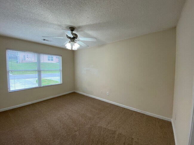 Foto del edificio - PRE-LEASING FOR AUGUST 2025! WAIVED SECURI...