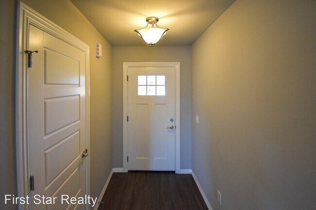 Building Photo - 4 br, 2 bath House - 570 Captain Marshall St